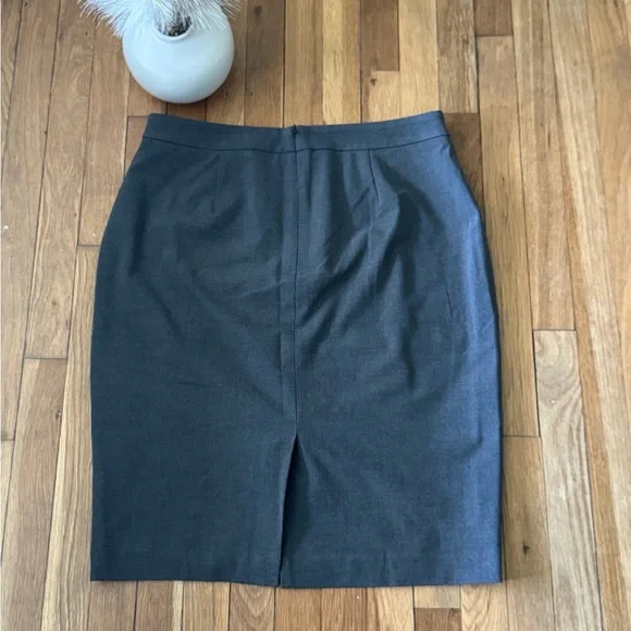 Like New Ann Taylor Classic Gray Pencil Skirt - Picture 5 of 8